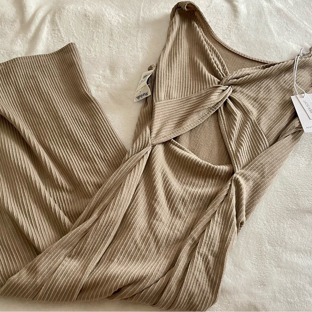 Elegant Tan Ribbed Dress
